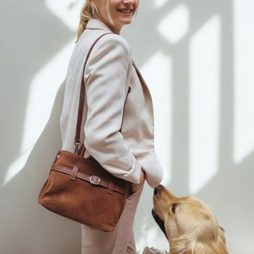 sac en daim format compact à bandoulière marron