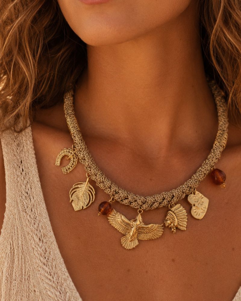 collier lien tressé style cow girl western chic avec breloque aigle ,feuille, et tête d'indien bijou mile mila acier doré
