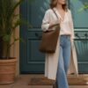 Sac cabas structuré format seau en daim modèle ALBA couleur taupe fabrication italienne