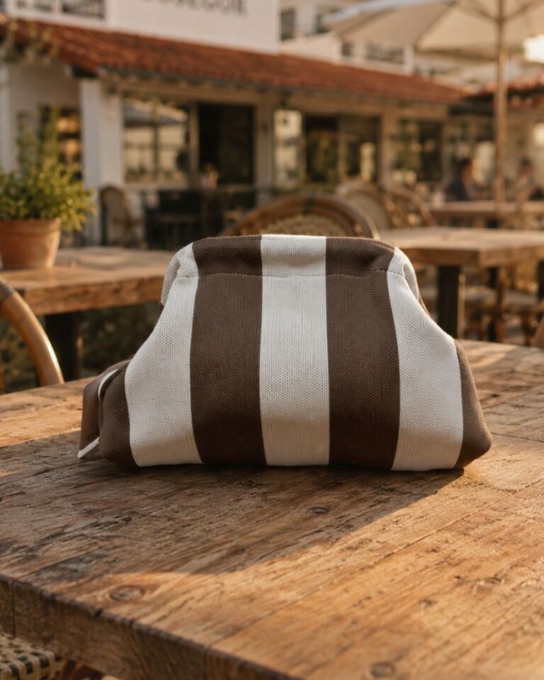 pochette sunset rayé choco / écru accessoire mode de l'été