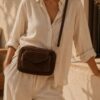 sac à bandoulière en daim paloma couleur café